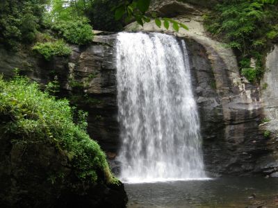 Looking Glass Falls
If you are headed to the poular Sliding Rock be sure to take in Looking Glass Falls. A great waterfalls with very easy access.
