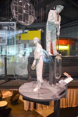 All Glass
Unbelievable art work of glass.
