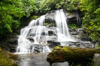 Main Falls
This is the main part of Hidden Falls, located in Panthertown Valley's North. It is measured at 42 ft and is the middle part of a falls systen strung over 100 yards or so.
