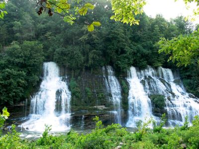 Just plain weird
You don't get to myage and not see things most folks would think odd but, this is really andodd thing.

The water just squirts out of the cliff face, not over the top edge of a cliff but, out of the cliff face and below it's top.

Now that I have learned which end of the camera points to the falls I am going to return and get better photos.
