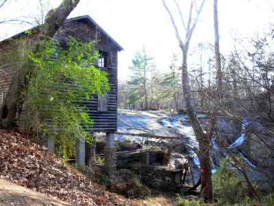 McGalliard Falls
The site of an old grist mill, located in Valdeese.
Foundations from the original mill are still visible. Must have been impressive in it's day.The falls are still impressive.
