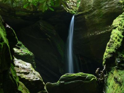 Disappearing act
Small,pretty falls disappears behind a rock.
