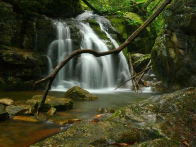 An artist I am not.
An artist would have gotten a better shot of Upper Blue Hole. 
